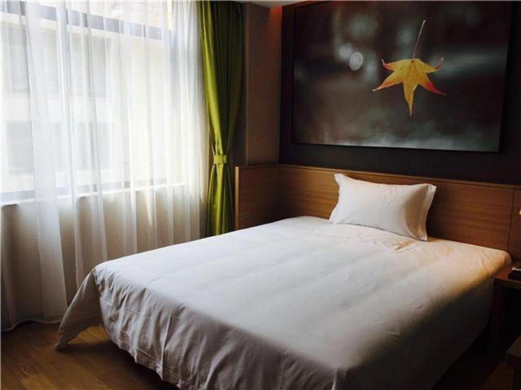 Hotel Iu Jiaotong Jiangchuan Road Metro Station