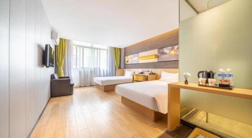 Hotel Iu Jiaotong Jiangchuan Road Metro Station 2*