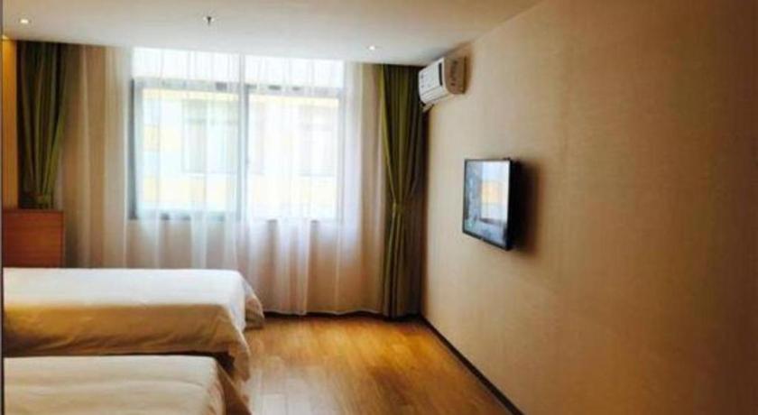Iu Jiaotong Jiangchuan Road Metro Station Hotel