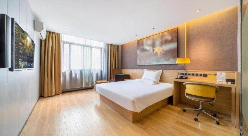 Hotel Iu Jiaotong Jiangchuan Road Metro Station