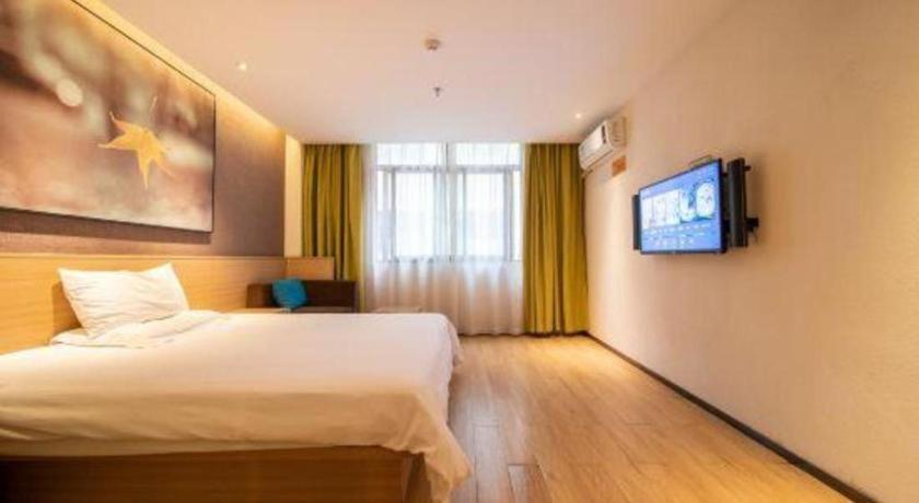 Hotel Iu Jiaotong Jiangchuan Road Metro Station