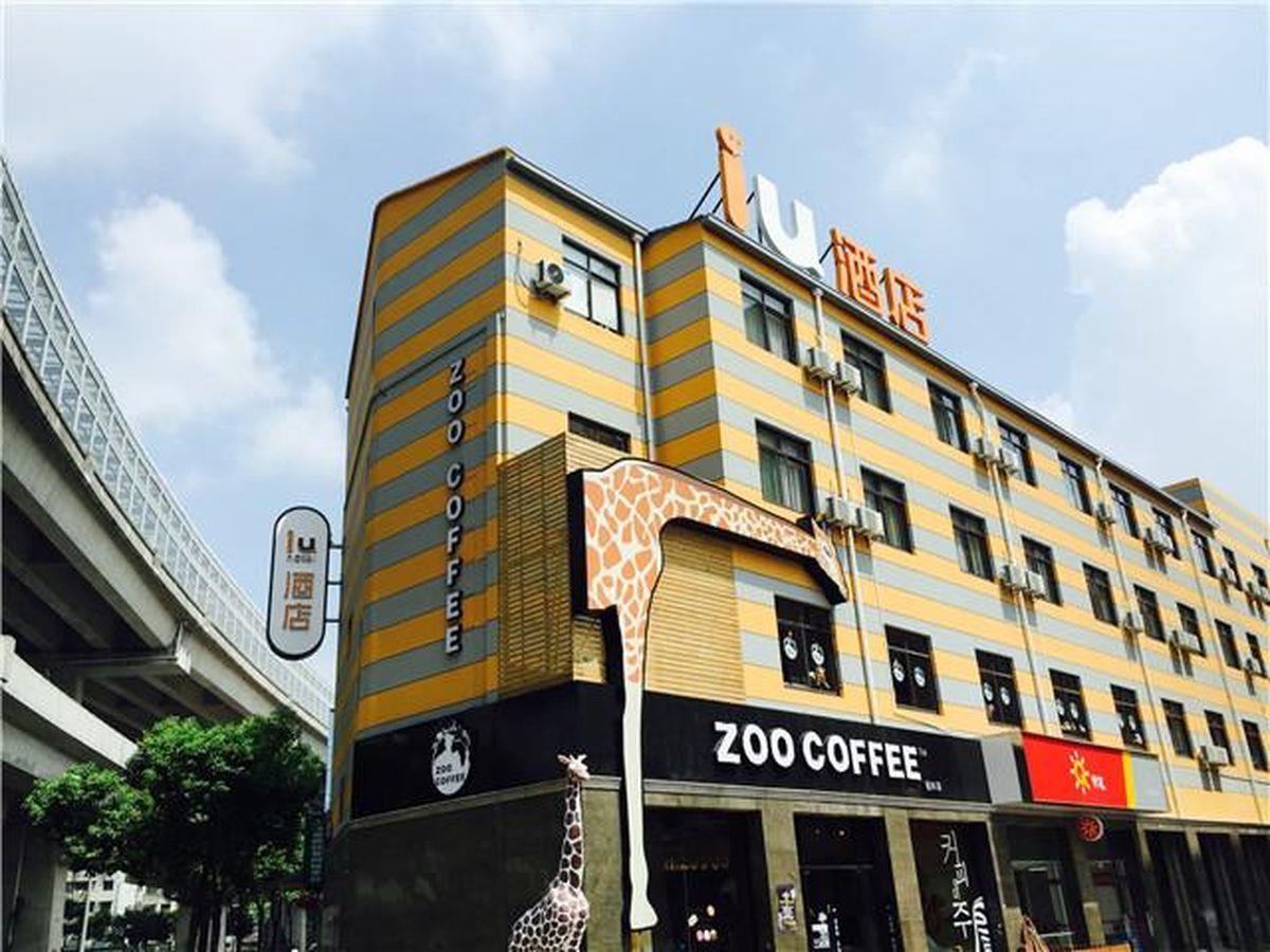 Hotel Iu Jiaotong Jiangchuan Road Metro Station 2*